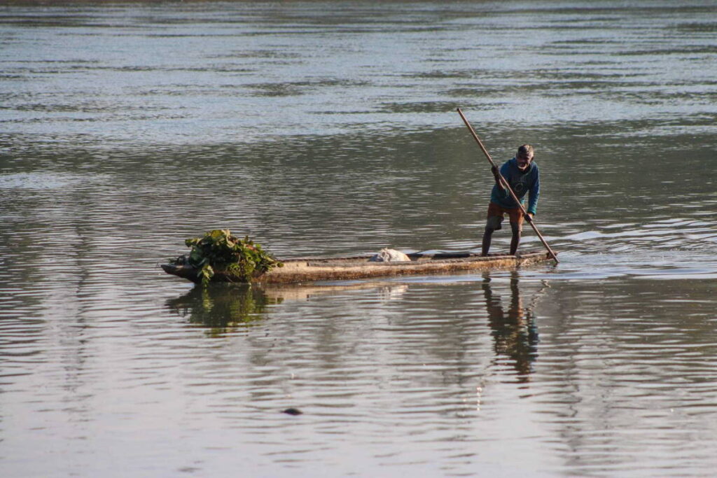 Fishing on the Narayani River, Barauli, which is at the western end of Nepal's Chitwan National Park. Image courtesy Community Homestay Network.
