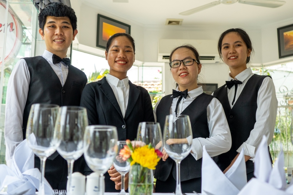 Front-of-house service trainees at Mai Sen Bistro (the An Rê Mai Sen Hospitality Training Center).