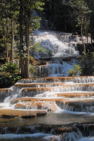 Namtok (waterfall) Phra Charoen. By Meneerke Bloem (CC BY-SA 3.0) via Wikimedia. https://commons.wikimedia.org/w/index.php?curid=8654399