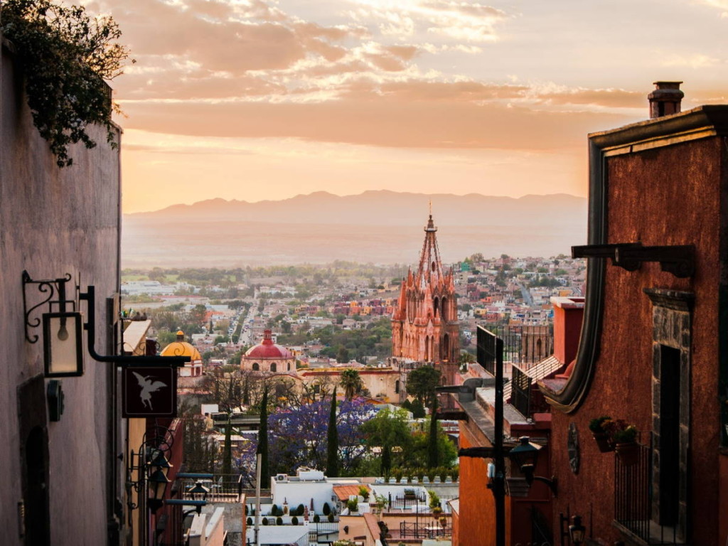 Overlooking San Miguel de Allende. By Steven Buchanan (CC0) via Pixabay. https://pixabay.com/photos/mexico-san-miguel-de-allende-dusk-5756222/