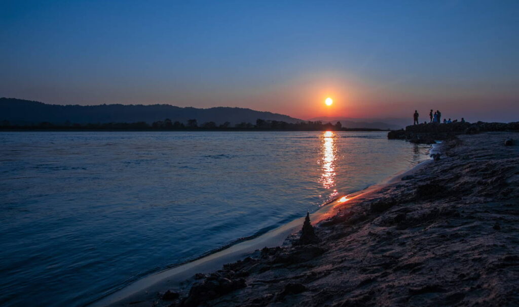 Barauli and the Narayani River are at the western end of Chitwan National Park, Nepal